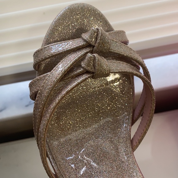 Beautiful and sparkling rose gold shoes - Picture 4 of 5